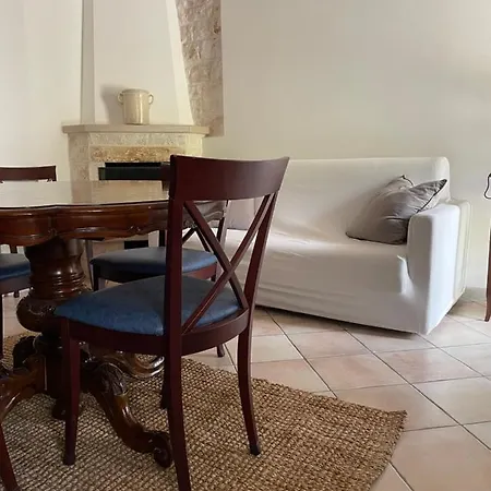 別荘 Trullo Ronzicchio チステルニーノ